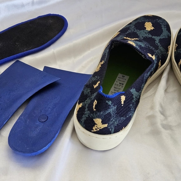 Rothy's Slip On Blue Spot Leopard Cheetah Print Sneakers Navy size 8 - Picture 15 of 16